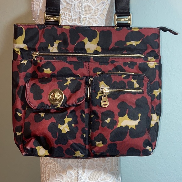 RARE Baggallini Scarlet Cheetah leopard shoulder Bag - Picture 2 of 12